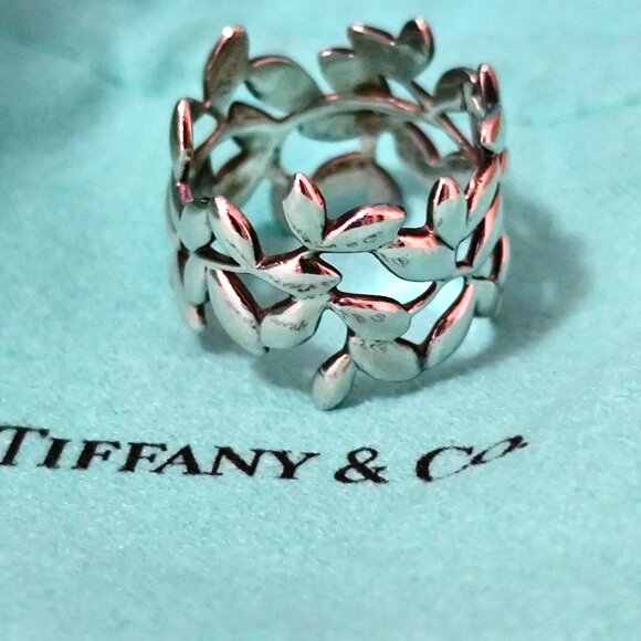 Authentic!Tiffany & Co Paloma Picasso olive leaf ring, size 7 - Picture 2 of 5